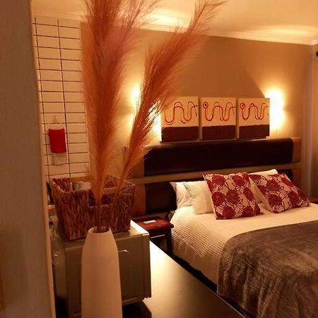 Best Overnight With Free Wifi. Modern & Private Bloemfontein Kültér fotó